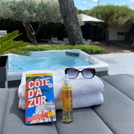 Spa/jacuzzi, A Proximite De La Mer. Saint-Raphael (Var)